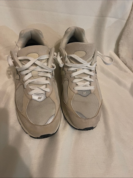 New Balance Shoes - New Balance 2002R It does not have the original shoe insole M 8 W 9 1/2